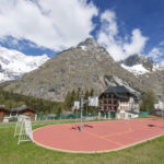 Le terrain de basket du Grand-Hôtel du Val Ferret, à La Fouly, en Suisse