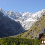 Le glacier de l'A Neuve, au Grand-Hôtel du Val Ferret, hébergement de groupe à La Fouly, en Suisse